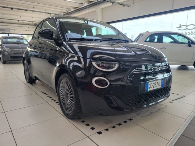 Fiat 500 Icon Berlina 42 kWh accessoriata LED ecc - foto 3 di 4
