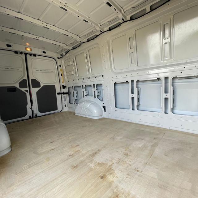 Volkswagen Crafter Crafter 30 L3H2 2.0 TDI 103KW/140CV usato a POLLA