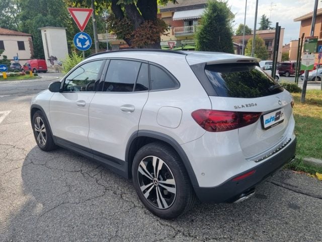 Mercedes-Benz GLA 200 d Automatic 4Matic Progressive Advanced - foto 3 di 4