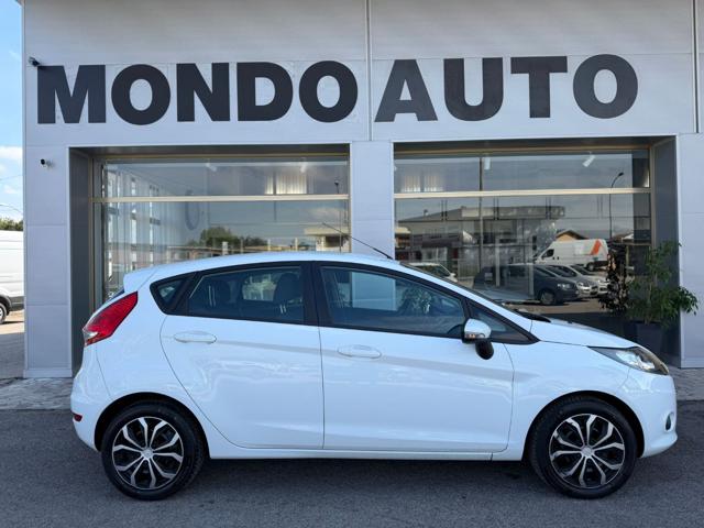 Ford Fiesta 1.2 82CV 5 porte Titanium NEOPATENTATI - foto 2 di 4