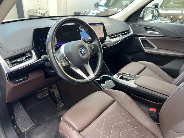 BMW iX1 xDrive 30 - foto 4 di 4
