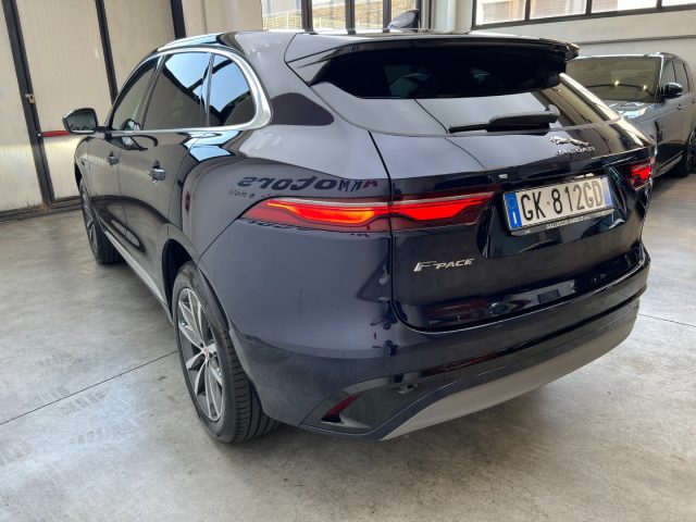 Jaguar F-Pace 2.0 250 CV AWD aut. R-Dynamic SE - foto 3 di 4