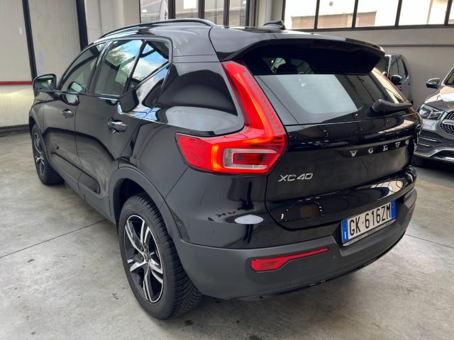 Volvo XC40 B3 automatico Plus Dark - foto 3 di 4
