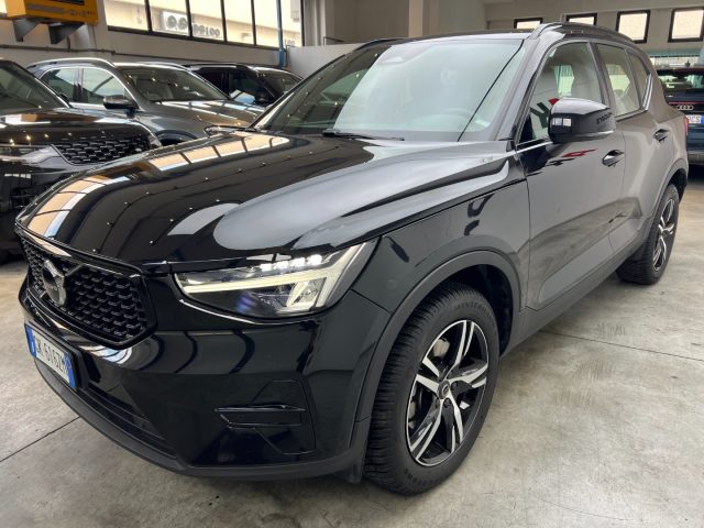 Volvo XC40 B3 automatico Plus Dark - foto 2 di 4