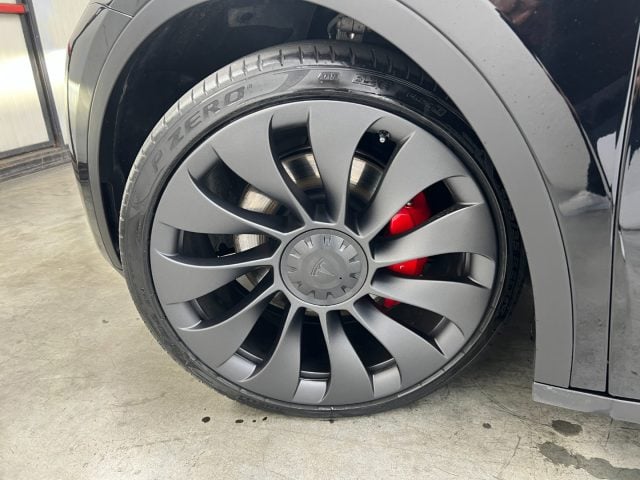 Tesla Model Y AWD Performance - foto 3 di 4