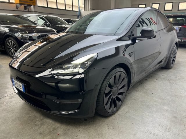 Tesla Model Y AWD Performance - foto 2 di 4