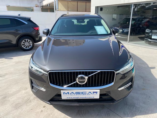 Volvo XC60 B4 (d) automatico Essential - foto 2 di 16