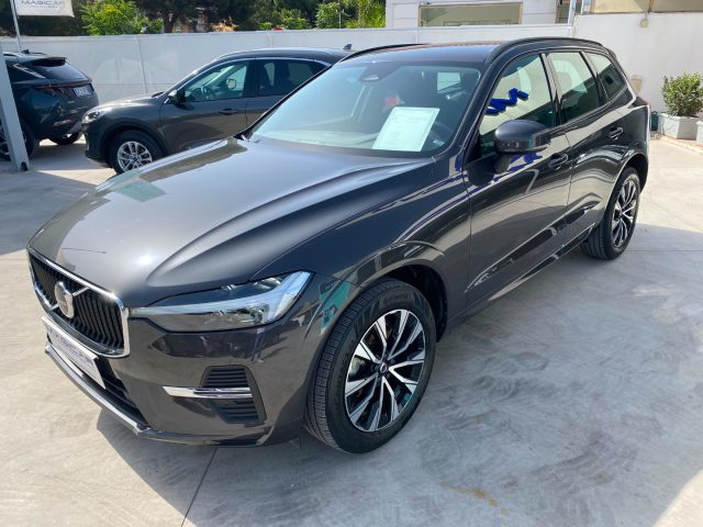Volvo XC60 B4 (d) automatico Essential - foto 3 di 16