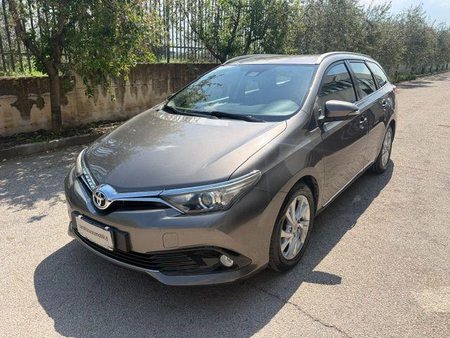 Toyota Auris Touring Sports 1.6 D-4D Lounge, del 2017, 185.005 km, in vendita a San Severo (FG)