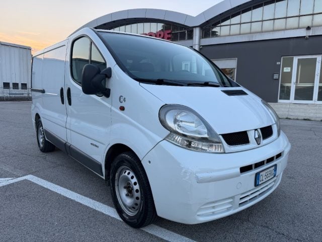 Renault Trafic T27 1.9 dCi/100 GANCIO TRAINO - foto 3 di 4