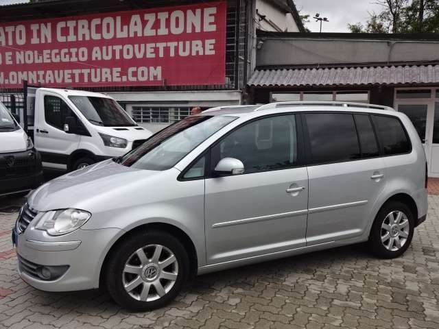 Volkswagen Touran I 2007 2.0 tdi Trendline dsg dpf, del 2009, 175.000 km, in vendita a Abbiategrasso (MI)