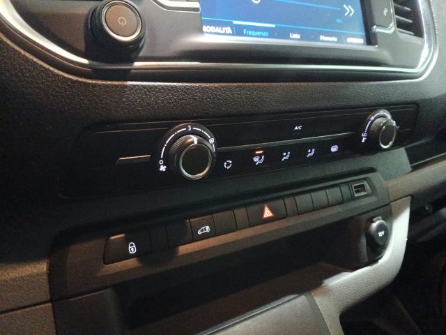 Peugeot Expert BlueHDi 115 S&S PREMIUM L2, del 2019, 188.000 km, in vendita a Potenza (PZ)