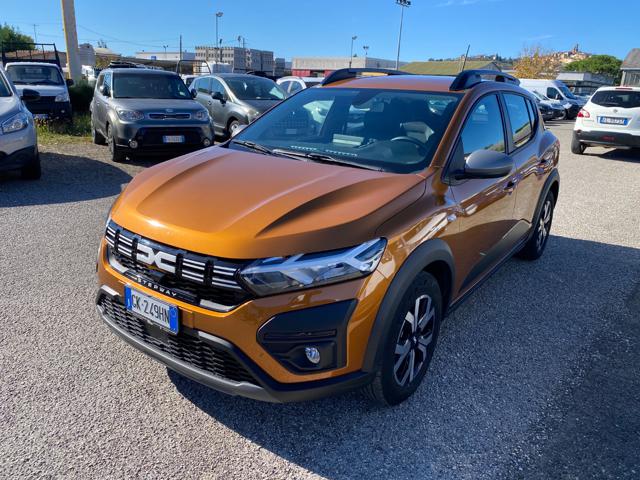 Dacia Sandero Stepway 1.0 TCe 90 CV Expression, del 2023, 42.000 km, in vendita a Sinalunga (SI)