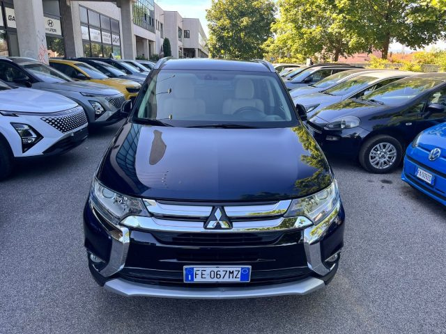 Mitsubishi Outlander 2.2 DI-D 4WD Instyle Plus Navi 7 POSTI - foto 3 di 4