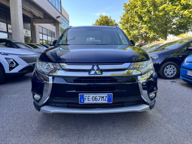 Mitsubishi Outlander 2.2 DI-D 4WD Instyle Plus Navi 7 POSTI - foto 4 di 4