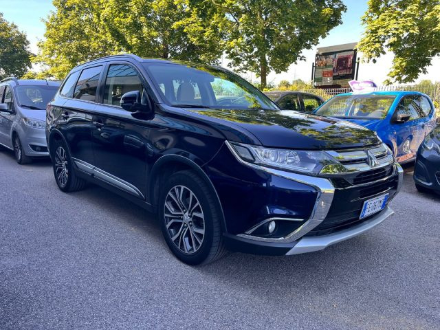Mitsubishi Outlander 2.2 DI-D 4WD Instyle Plus Navi 7 POSTI - foto 2 di 4