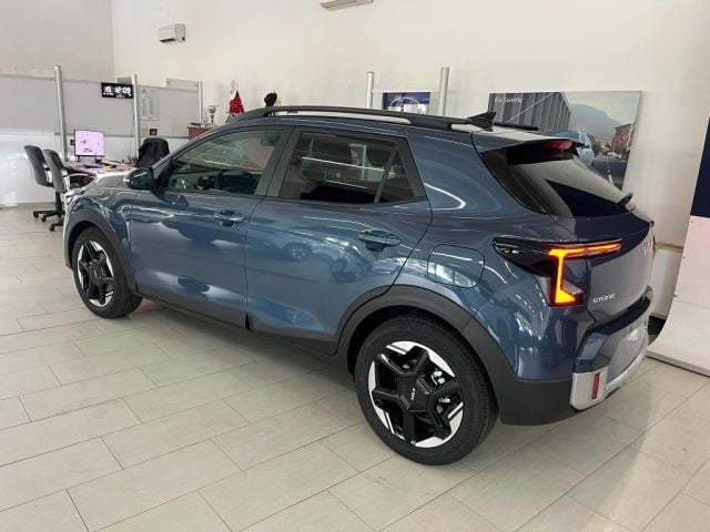 Kia Stonic 1.0 T-GDi 100 CV MHEV DCT Urban - foto 4 di 4
