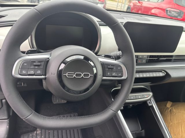 Fiat 600 Hybrid 145 CV DCT MHEV Icon, del 2025, in vendita a Cassino (RM)