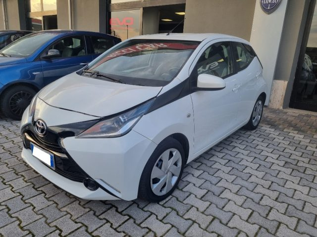 Toyota Aygo 1.0 VVT-i 69 CV 5 porte x-play - foto 2 di 4