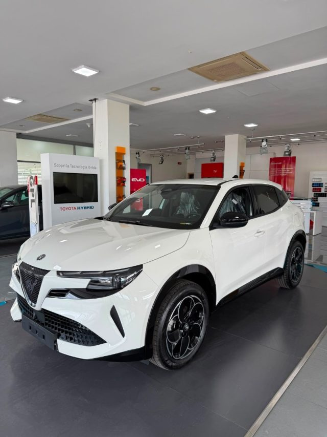 Alfa Romeo Junior 1.2 145 CV Hybrid eDCT6 - foto 2 di 4
