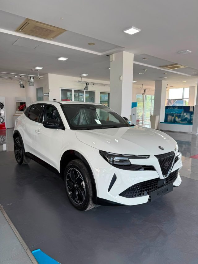 Alfa Romeo Junior 1.2 145 CV Hybrid eDCT6 nuovo a CASSINO