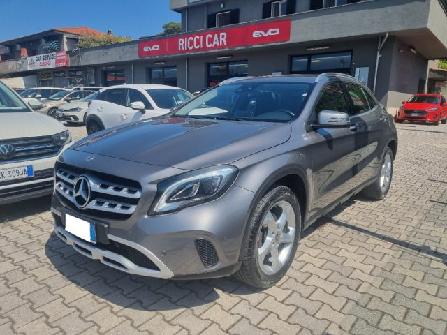 Mercedes-Benz GLA 200 d Automatic Premium - foto 2 di 4