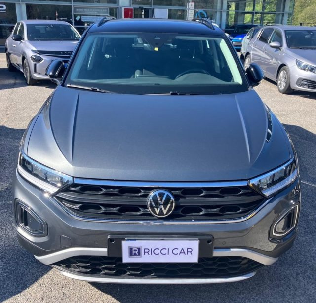 Volkswagen T-Roc 2.0 TDI SCR 150 CV DSG Life, del 2023, 53.268 km, in vendita a Cassino (RM)