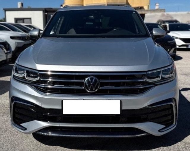 Volkswagen Tiguan 2.0 TDI 150 CV SCR DSG R-Line, del 2023, 120.000 km, in vendita a Cassino (RM)