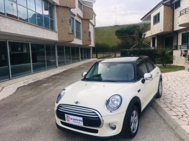 MINI Cooper D 1.5 D Business 5p AmbientLights-UNICO PROPRIETARIO - foto 4 di 4