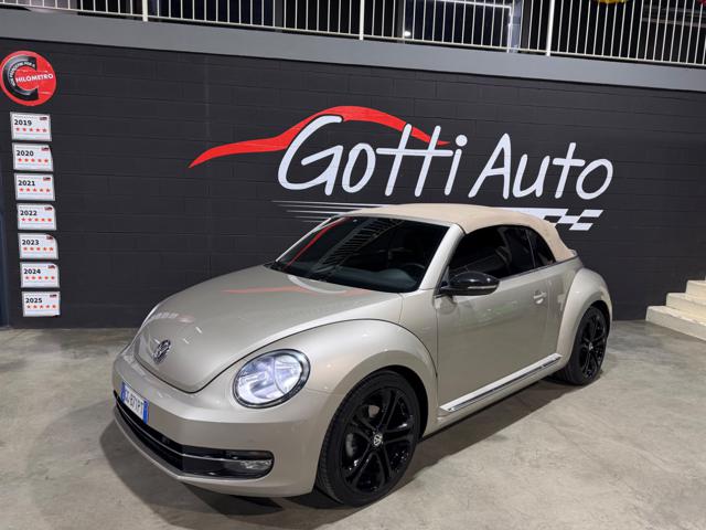 Volkswagen Maggiolino 2.0 CABRIO CERCHI DA 19 ABBINAMENTO COLORI UNICO - foto 2 di 4