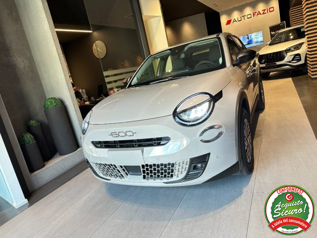 Fiat 600 Hybrid 110 CV DCT MHEV Icon - foto 2 di 4