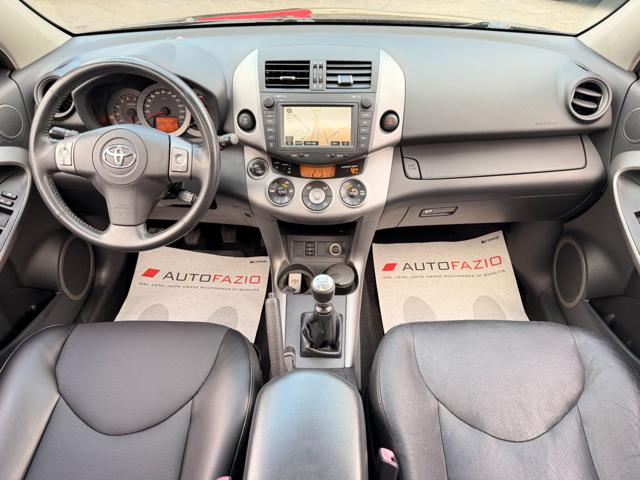 Toyota RAV 4 RAV4 2.2 D-Cat 177 CV Luxury - foto 3 di 4