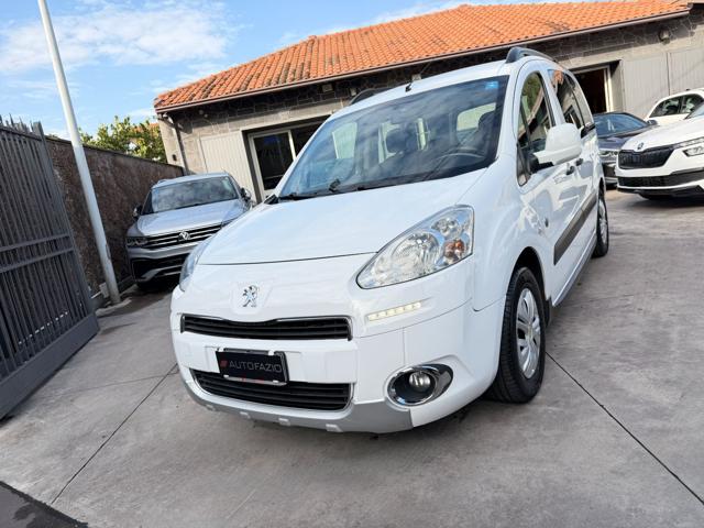 Peugeot Partner Tepee 1.6 e-HDi 92 CV S&S Outdoor, del 2013, 210.000 km, in vendita a Santa Maria Di Licodia (CT)