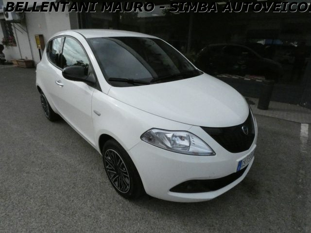 Lancia Ypsilon 1.0 FireFly 5 porte S&S Hybrid Oro - foto 3 di 4