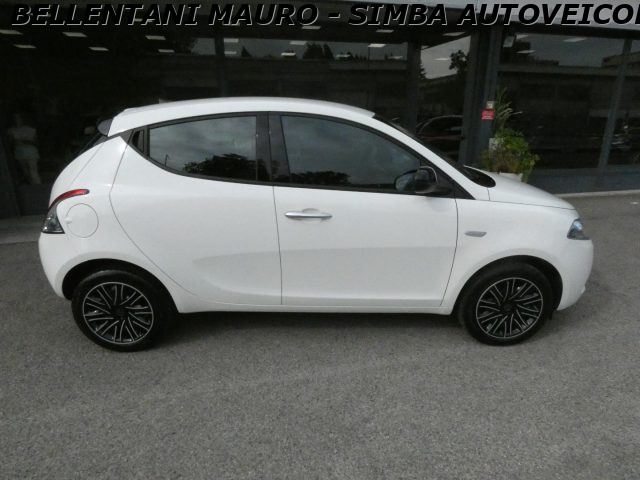 Lancia Ypsilon 1.0 FireFly 5 porte S&S Hybrid Oro - foto 4 di 4