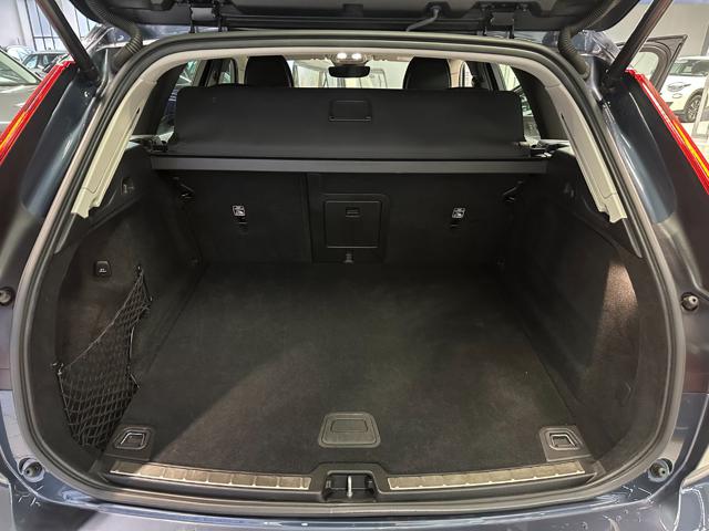 Volvo XC60 B4 (d) automatico Core IVA ESP - UNI PROP, del 2022, 119.900 km, in vendita a Monza (MB)