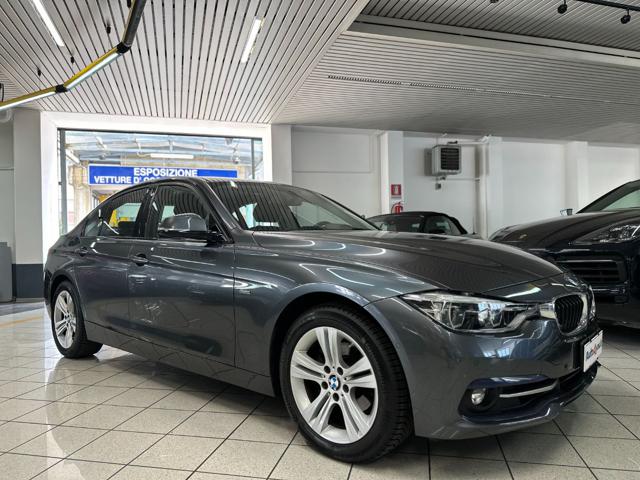 BMW 320 i Sport Line usato a MONZA
