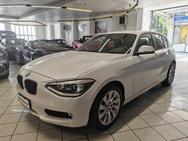 BMW 118 i 5 porte BIANCO PERLA TAGLIANDO OK AUTOM - foto 2 di 4