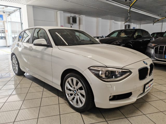 BMW 118 i 5 porte BIANCO PERLA TAGLIANDO OK AUTOM usato a MONZA