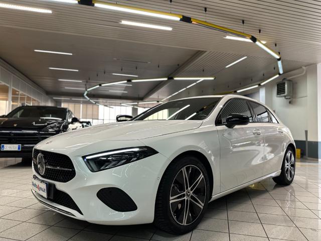 Mercedes-Benz A 180 Automatic Advanced - Luci ambiente - foto 2 di 4