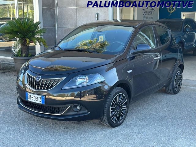 Lancia Ypsilon 1.0 FireFly 5 porte S&S Hybrid Gold, del 2023, 65.478 km, in vendita a Pignataro Maggiore (CE)