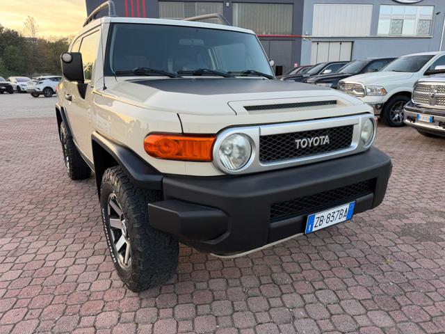 Toyota FJ Cruiser 4.0 V6 4X4 BELLISSIMA COME NUOVA! - foto 2 di 4