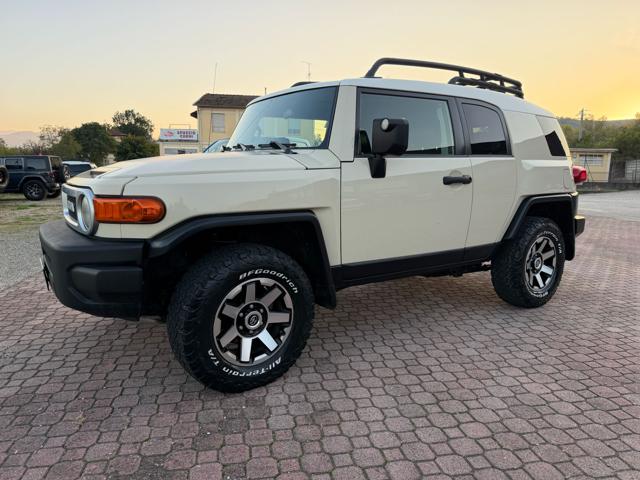 Toyota FJ Cruiser 4.0 V6 4X4 BELLISSIMA COME NUOVA! - foto 3 di 4
