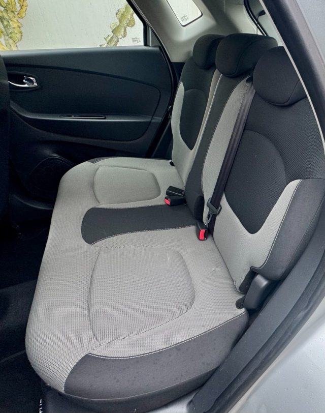 Renault Captur 0.9 TCe 12V 90 CV Start&Stop Life, del 2015, 155.044 km, in vendita a Castellammare Di Stabia (NA)