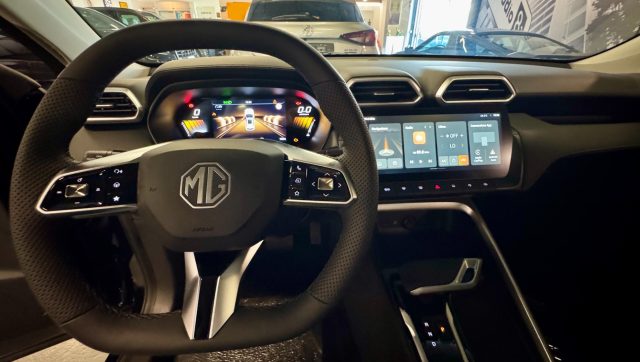 MG ZS Hybrid+ Luxury, in vendita a Castellammare Di Stabia (NA)
