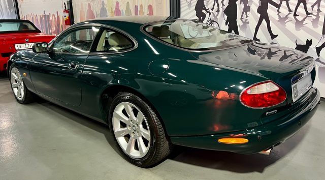 Jaguar XK8 4.2 Coupé - foto 2 di 4