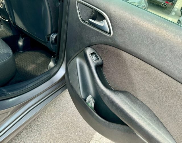 Mercedes-Benz B 180 CDI BlueEFFICIENCY Executive, del 2012, 222.572 km, in vendita a Castellammare Di Stabia (NA)