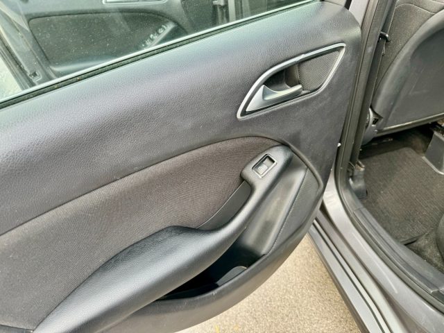 Mercedes-Benz B 180 CDI BlueEFFICIENCY Executive, del 2012, 222.572 km, in vendita a Castellammare Di Stabia (NA)