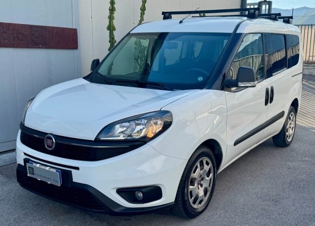 Fiat Doblo Doblò 1.6 MJT 120CV S&S PC Combi N1 Lounge, del 2019, 99.364 km, in vendita a Castellammare Di Stabia (NA)