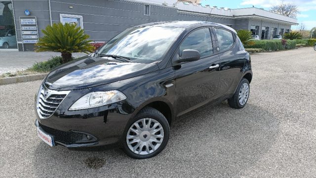 Lancia Ypsilon 0.9 TwinAir 85 CV 5 porte Metano Ecochic Elefantin - foto 2 di 4